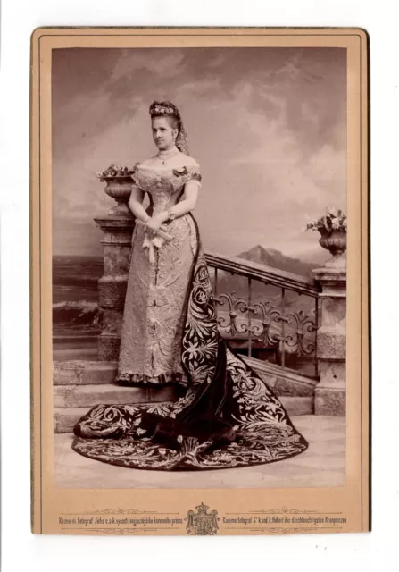 CAB Foto Feine Dame in wunderschönem Kleid - Praha Prag um 1890