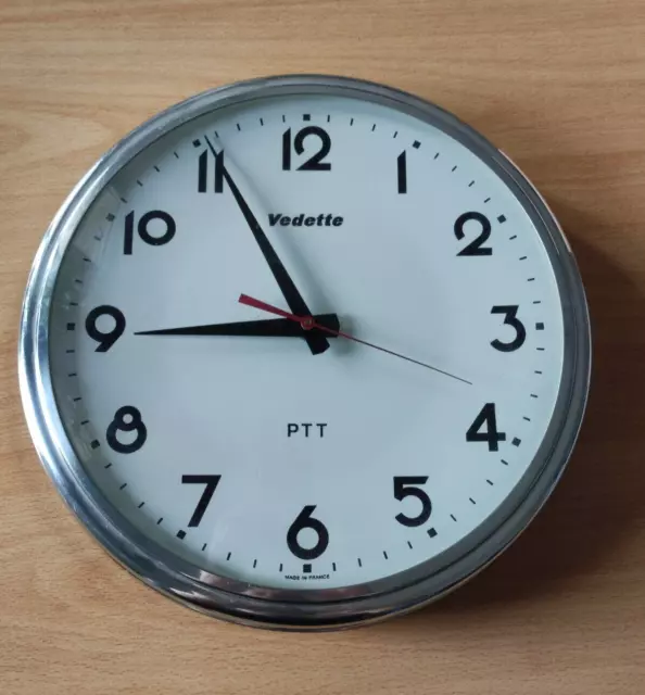 Horloge "PTT" années 70 en état de marche ( Diamètre 28 cm).