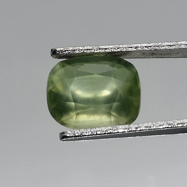 Prehnite naturelle du Mali - Coussin 2.23 Carats