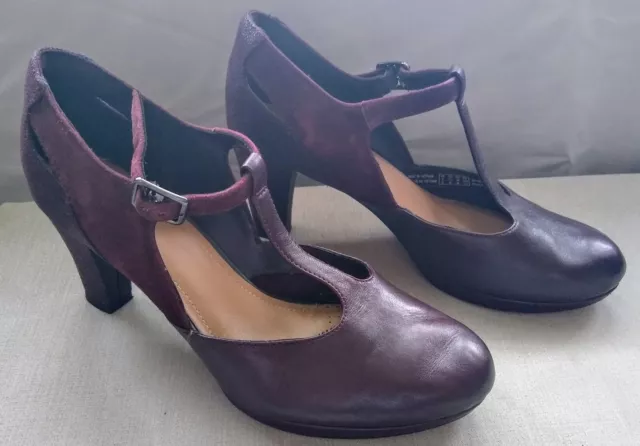 Clarks Artisan Suede Leather T-bar Strap Ladies Shoes. UK Size 5.  Burgundy