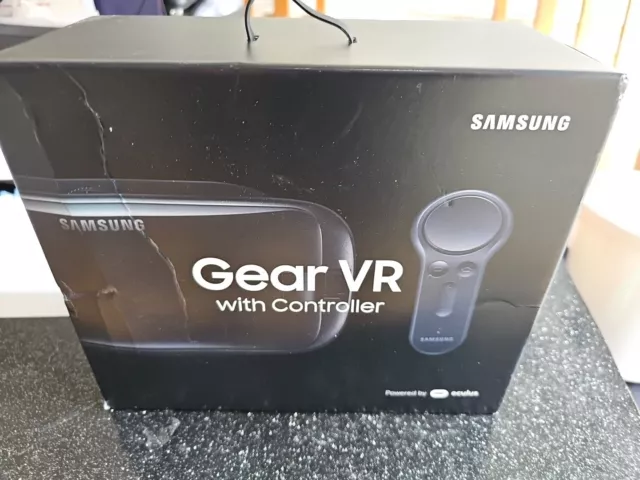 Samsung Gear VR Smartphone Headset with controller