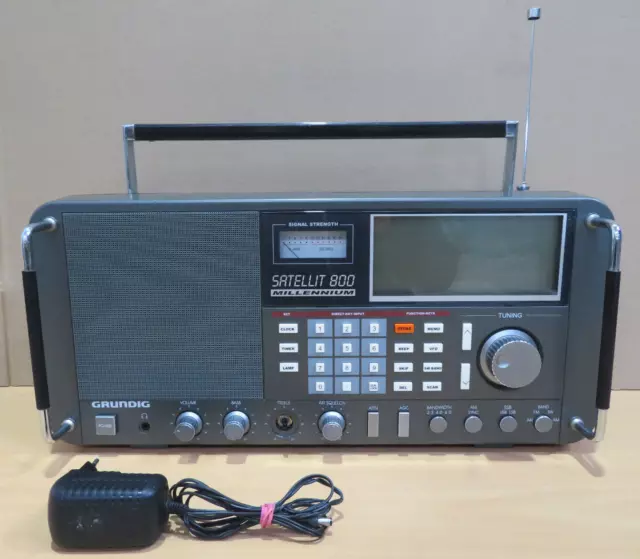 Grundig Satellit 800 Millennium Weltempfänger Radio mit Funktion & guter Zustand