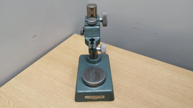 MITUTOYO DIAL GAUGE stand with affordable price and good condition from