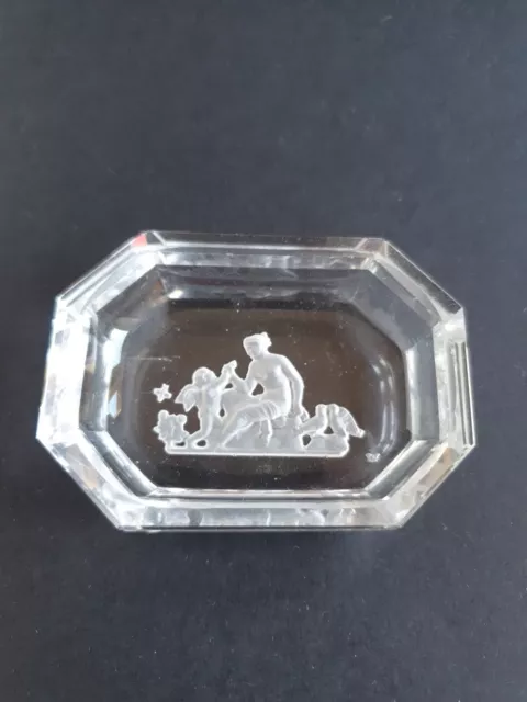 Deco Heinrich Hoffman Reversed Etched Intaglio Glass Pin / Salt Dish Cherub VGC