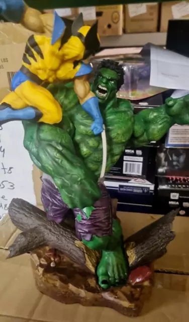 The Avengers Hulk Vs Wolverine Maquette Statue 31cm Action Figure 3