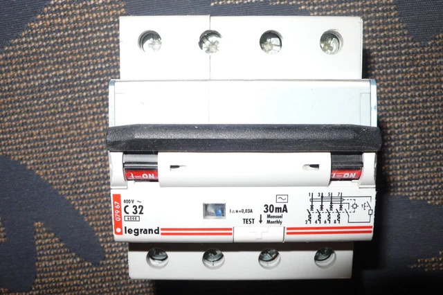 DISJONCTEUR DIFFERENTIEL 4POLE 32A 30mA TYPE AC TETRAPOLAIRE 32AMPERE