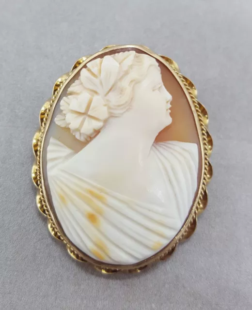 Women's Large Vintage 10K Oval Shell Cameo Brooch Woman Facing Right