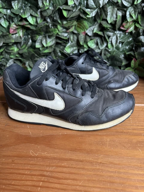 VINTAGE NIKE DECADE 102010-410 Sz 10.5 Black White Heaven display picture 1