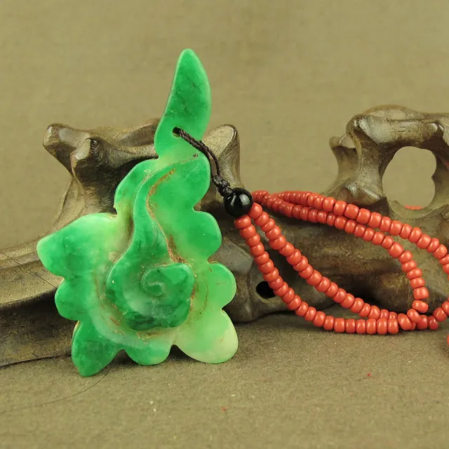 Old Qing Dynasty Antique Carved Green Jadeite Jade Leaf Flower Pendant Necklace