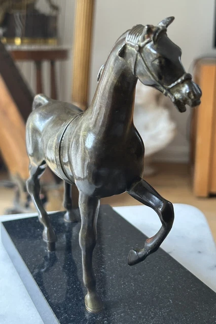 Ancienne sculpture de cheval en bronze patiné (D'occasion) à Morges