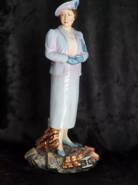 Royal Doulton Figurine " Hm Queen Elizabeth The Queen Mother " Hn 3944
