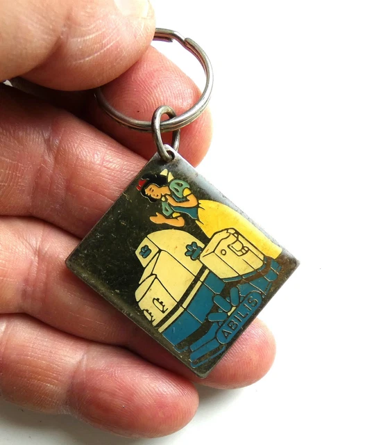 ANCIEN RARE PORTE clé métal époxy Blanche Neige Abilis Nettoyage Walt Disney A90 EUR 4,50