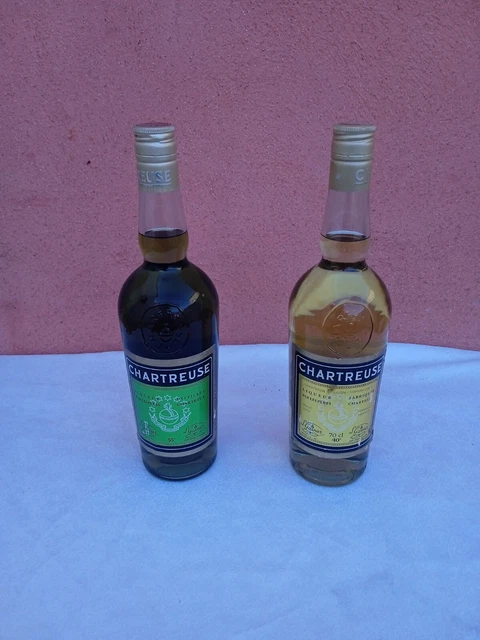 2 ancienne bouteilles liqueur Chartreuse jaune/verte vers 1968