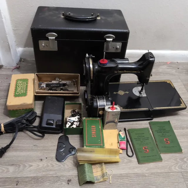 Máquina de coser eléctrica peso pluma SINGER 221-1 con estuche y accesorios LEER