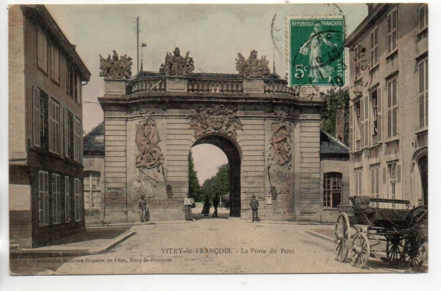 VITRY LE FRANCOIS - Marne - CPA 51 - la porte du pont vue N° 1