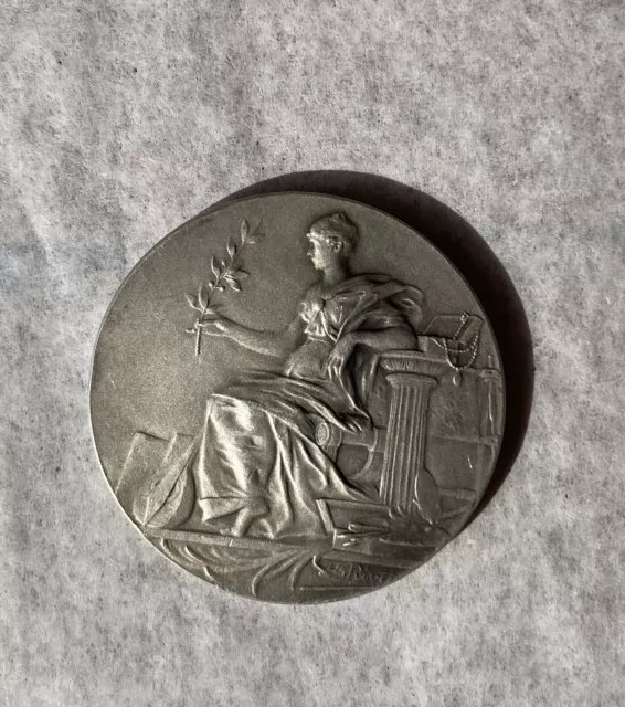 Ancienne médaille 1901 bronze argenté. Signée Rivet. Poinçonnée. École musique.