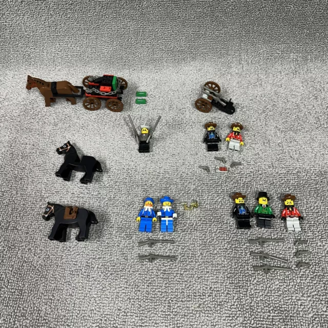 LEGO Western Mini figures Lot Of 8 Cowboys 6799-1 Showdown Canyon 1997