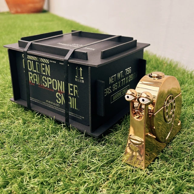 UNOPENED ONE PIECE Golden Transponder Snail AirPods Pro Case