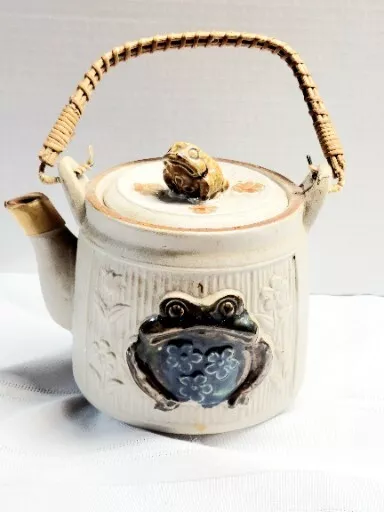 vintage stoneware frog/toad teapot