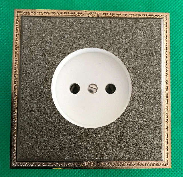 Enjoliveur INOX Legrand – Pour Prise/interrupteur Chambord Amboise – Ancien Stock, Traces Possibles