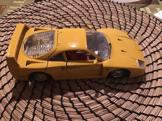 FERRARI F40 1987 jaune 1/18 BURAGO MADE IN ITALY voiture miniature de collection