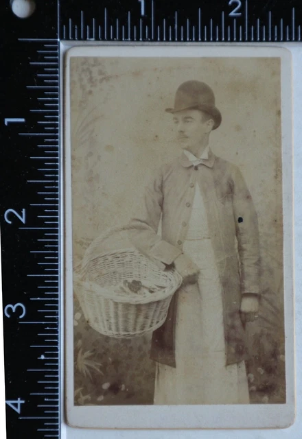 CDV PHOTO c1900 GENTLEMN BOWLER HAT APRON BASKET FRUIT PICKER -