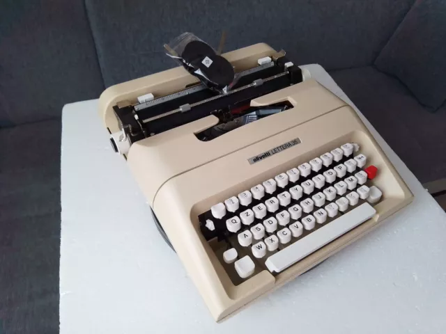 MACCHINA DA SCRIVERE OLIVETTI Lettera 35  Typewriter schreibmaschine