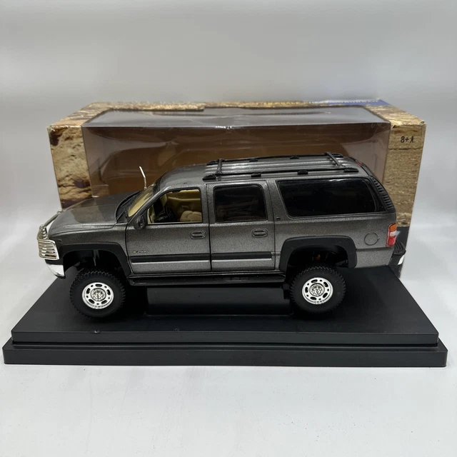 ERTL Outdoor Sportsman 1:18 Die Cast - Chevy Suburban -Read