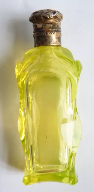 PAS DE PRIX DE RÉSERVE - Belle forme de coeur en cristal jaune sur un  support - Cristal - Hauteur : 21 cm - Largeur : 15 cm- 1800 g - Catawiki