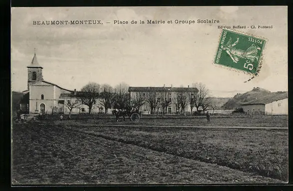 CPA Beaumont-Monteux, Place de la Mairie and School Group