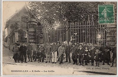 CPA 95 - MOISSELLES (Val d'Oise) - L'Asile. La Grille (animée) - Ed. Odoul