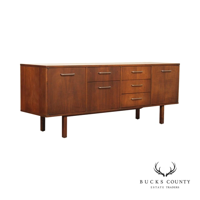 Mid Century Modern Walnut Sideboard Credenza