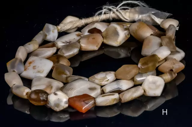 Ancient excavated rare diamond-shaped agate strands VB_0148