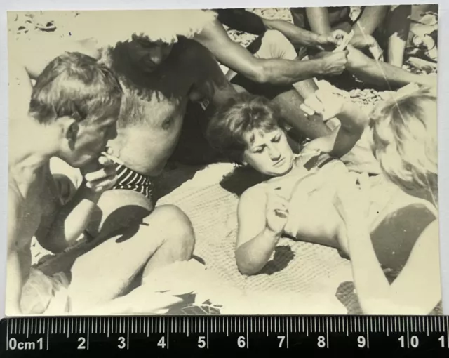 old photo shirtless guys smoking and playing cards on the beach, Girls Bikini