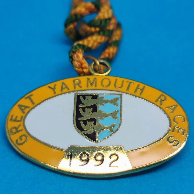 Great Yarmouth Horse Racing Members Badge - 1992