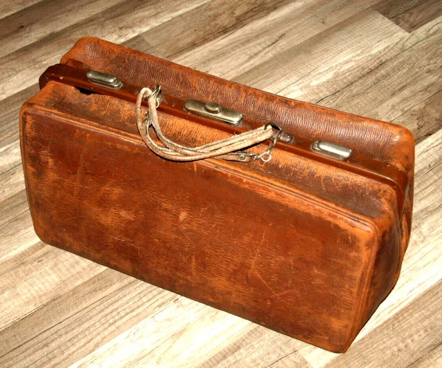 Omas alte Deko Tasche Hebammentasche Arzttasche Koffer original Leder 49x31x24