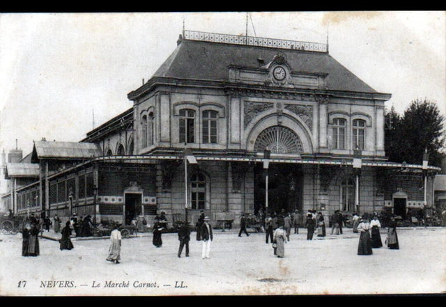 NEVERS (58) STANDS COMMERCES Ambulants au Marché CARNOT animé en 1915