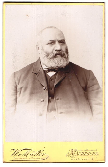 Fotografie W. Müller, Magdeburg, Tischlerbrücke 34, Korpulenter Herr mit Vollba