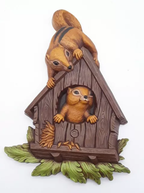 Vtg HOMCO Chipmunk in Birdhouse Plastic Wall Art Plaque #7493 Dart Industries