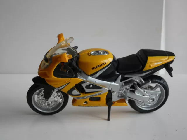 moto miniature 1/18 SUZUKI  GSX 750 R