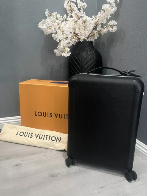 Louis Vuitton® Horizon 55 Grey. Size  Louis vuitton, Black louis vuitton,  Louis vuitton neverfull mm