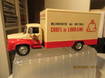IXO CAMION PORTEUR BETAILLERE UNIC ZU   DE MARQUE  IXO ALTAYA  1/43 