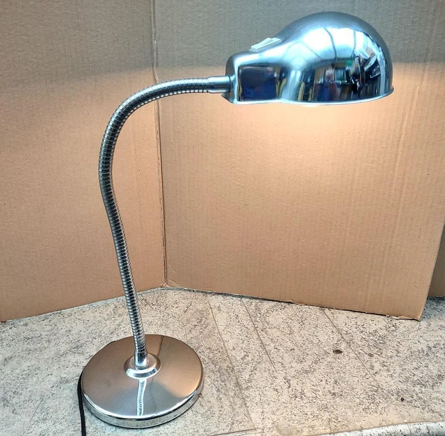 Lampada in metallo a collo di cigno con base anni 60 vintage attribuita Reggiani