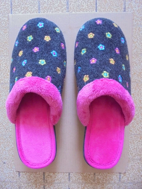 Paire de chaussons fourrés rose fuschia fleurs pointure 38 neuf