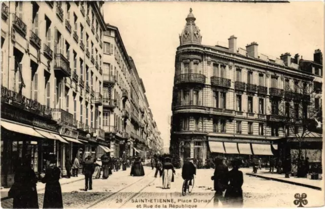 CPA St-ÉTIENNE - Place Dorien et Rue de la République (226164)