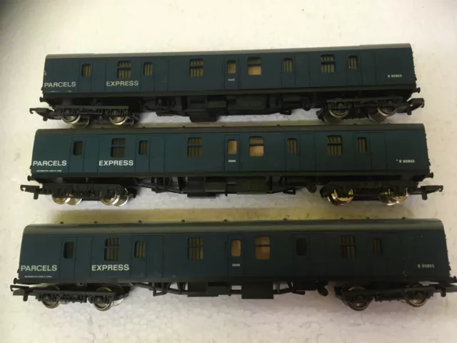 Lot..053A..OO GAUGE LIMA MK1 PARCELS EXPRESS COACHES...X...3...............(15)