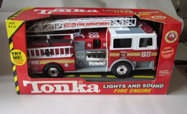 Tonka Lights and Sound Fire Engine Truck #03436 Funrise-Hasbro / 2000 Tonka Lights and Sound Fire Engine Truck #03436 Funrise-Hasbro / 2000