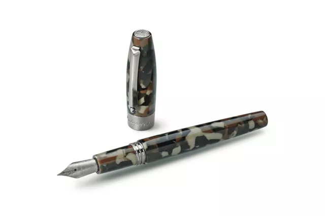 Pluma estilográfica de camuflaje Montegrappa Fortuna mediana nueva en caja sin usar y en caja