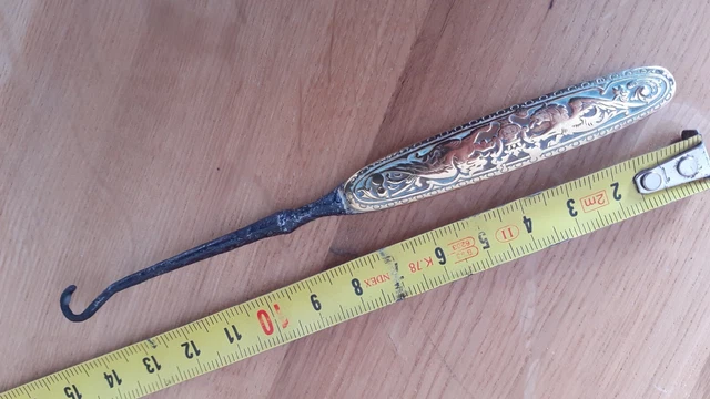 TIRE LACET DE BOTTINE XIX ème  Motif dragons 2