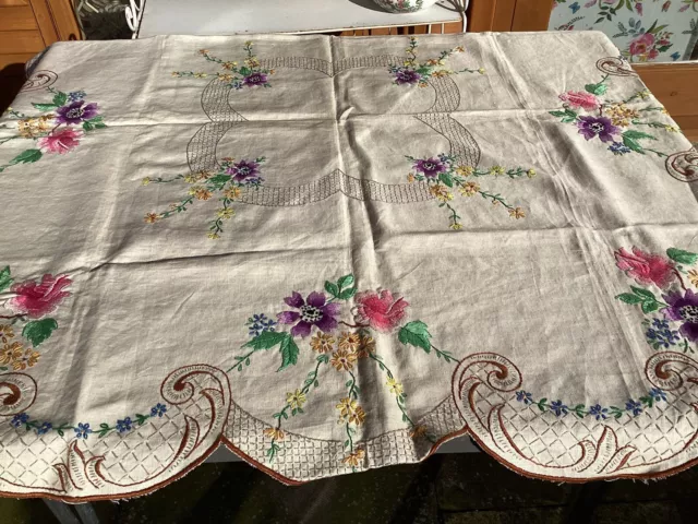 1950’s  / 1960’s Vintage Hand Embroidered Tablecloth 42” X 42” Square